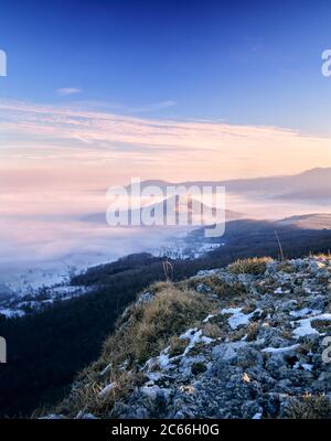 Vue de Breitenstein à Limbourg près de Weilheim, Jura souabe, Bade-Wurtemberg, Allemagne Banque D'Images