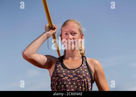 Femme, 21 ans, piste et terrain, lancer de javelin Banque D'Images
