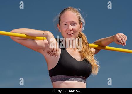 Femme, 21 ans, piste et terrain, lancer de javelin Banque D'Images