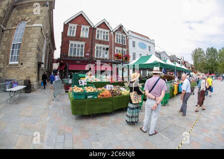 Sortie de l'éclusage - marché de Salisbury suite à la levée des mesures de l'éclusage suite à la pandémie du coronavirus.juillet 2020 Royaume-Uni. Banque D'Images