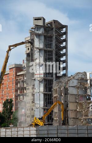 Naples - Italie. 11 juin 2020 : la démolition du bâtiment vela di scampia a commencé le 20 février 2020 Banque D'Images