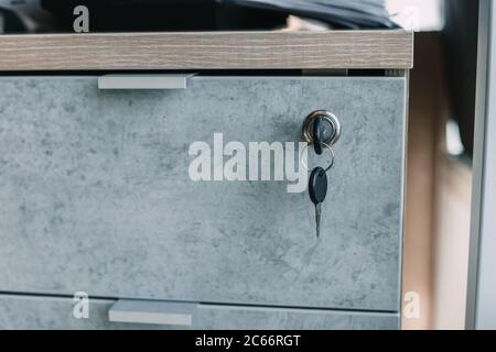 Casier de bureau verrouillé dans un bureau moderne. Concept de sécurité Banque D'Images