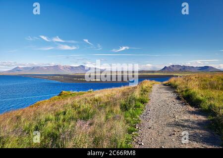 route de gravier à travers des paysages dans les islandais westfjords Banque D'Images