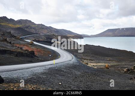 Islande, route traversant Kr suvík sur la péninsule de Reykjanes Banque D'Images