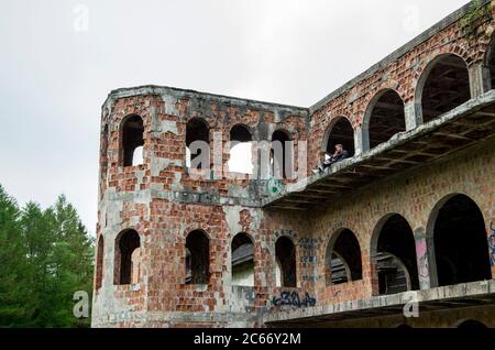 Château moderne abandonné, bâtiment inachevé en Pologne à Lapalice Banque D'Images