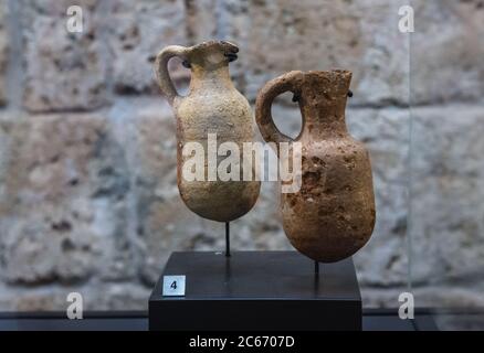 Exposition dans le château croisé de Byblos, la plus grande ville du gouvernorat du Mont-Liban Banque D'Images