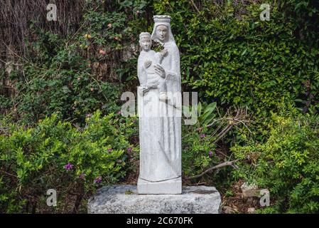 Statue notre Dame au monastère de Saint John Marcus de l'ordre maronite libanais à Byblos, la plus grande ville du gouvernorat du Mont-Liban Banque D'Images