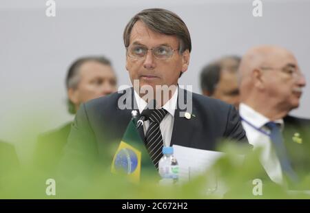 Pékin, Chine. 7 juillet 2020. Photo du dossier prise le 5 décembre 2019 montre le président brésilien Jair Bolsonaro (Front) à une conférence à Bento Goncalves, Brésil. Le président brésilien Jair Bolsonaro a annoncé le 7 juillet 2020 qu'il avait été testé positif pour le nouveau coronavirus. Credit: Rahel Paprasso/Xinhua/Alamy Live News Banque D'Images