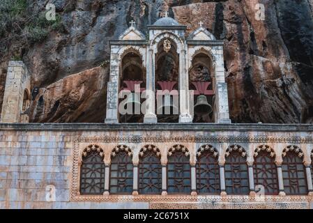 Clocher de l'église du monastère de Saint Anthony le Grand aussi appelé monastère de Qozhaya dans la vallée de Kadisha - la vallée Sainte au Liban Banque D'Images