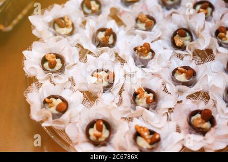 divers délicieux et beaux bonbons pour la fête et le mariage et le chocolat de réception Banque D'Images