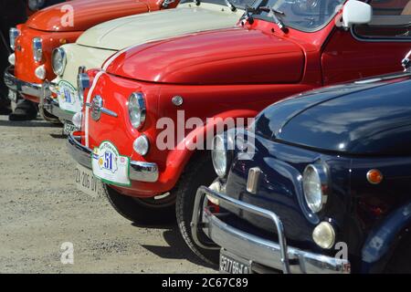 Castelnuovo don Bosco, Piémont/Italie- 03/10/2019-Réunion de vieilles Fiat 500 voitures de collection italiennes. Banque D'Images