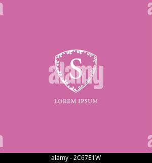 Modèle de conception du logo initial de la lettre S. Illustration argentée de luxe avec écran floral décoratif. Isolé sur fond rose. Assurance, Beauté Illustration de Vecteur