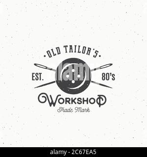 Old Tailors Workshop couture ou vêtements anciens Emblem, étiquette, modèle de logo. Bouton et aiguilles croisées symbole Silhouette avec texture rétro de la sorbée. Illustration de Vecteur