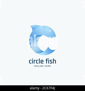 Modèle de symbole, d'emblème ou de logo vectoriel de poisson en forme de cercle. Silhouette sous forme de lettre C. Bleu clair couleur de dégradé propre. Illustration de Vecteur