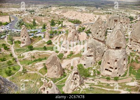 Cappadoce ville souterraine à l'intérieur des rochers, la vieille ville de piliers de pierre.fabuleux paysages des montagnes de Cappadoce Goreme, Turquie Banque D'Images