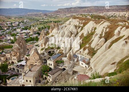Cappadoce ville souterraine à l'intérieur des rochers, la vieille ville de piliers de pierre.fabuleux paysages des montagnes de Cappadoce Goreme, Turquie Banque D'Images