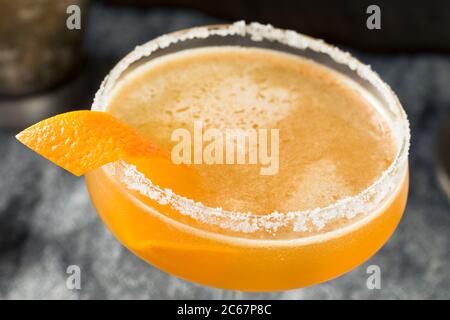 Cocktail Orange Sidecar avec plateau de sucre Banque D'Images