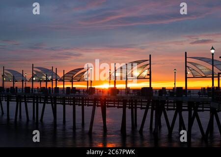 Redondo Beach Pier au coucher du soleil, Redondo Beach, Californie, États-Unis Banque D'Images