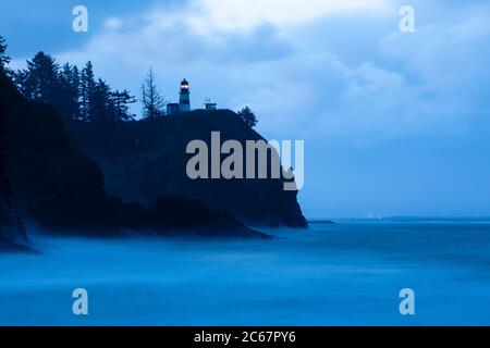 Vue panoramique sur la côte au crépuscule, Cape déception, Oregon, États-Unis Banque D'Images