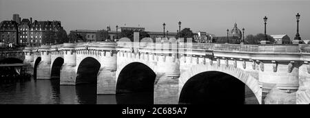 Pont neuf et Seine, Paris, France Banque D'Images