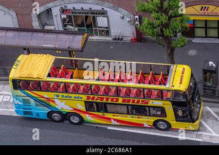 Le célèbre bus touristique Hato à pont ouvert, Tokyo, Japon Banque D'Images