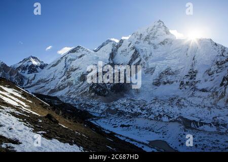 Montagnes près de l'Everest base Camp dans la vallée de Khumbu au Népal Banque D'Images