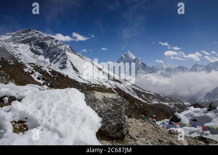 AMA Dablam vue de la piste au camp de base Everest au Népal. Banque D'Images