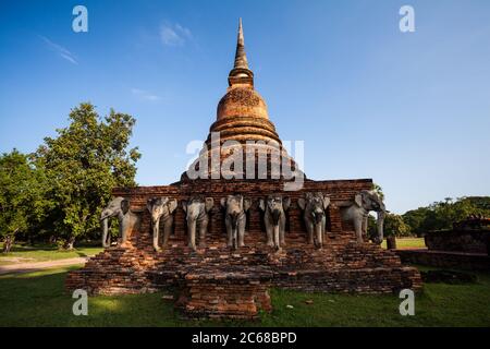 Wat Chang lom Sukhothai Historical Park, Sukhothai, Thaïlande Banque D'Images