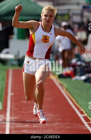 Los Angeles, États-Unis. 1er avril 2006. Katarzyna Klisowska, de l'USC, a été cinquième dans le triple saut à 38-3 1/2 (11,67 m) dans le Cardinal & Gold Invitational au Cromwell Field à Los Angeles le samedi 1er avril 2006. Photo via crédit : Newscom/Alay Live News