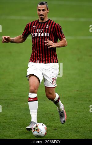 MILAN, ITALIE - 07 juillet 2020: Zlatan Ibrahimovic de l'AC Milan en action pendant la série UN match de football entre l'AC Milan et le Juventus FC. (Photo de Nicolò Campo/Sipa USA) Banque D'Images