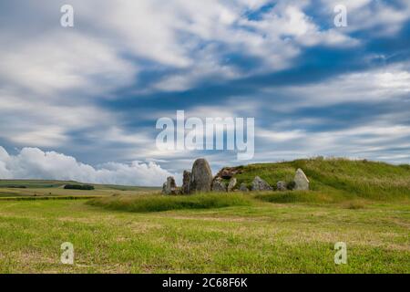 West Kennett long Barrow. Tombeau à chamberé néolithique. Avebury , Wiltshire, Angleterre Banque D'Images