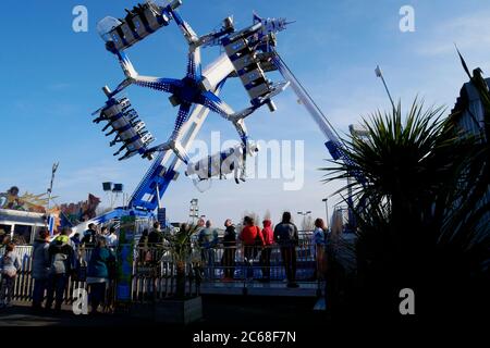 Parc d'attractions, manèges, montagnes russes, White-knuller, manège, foire, bord de mer, amateurs de sensations fortes, excursions, journées en famille Banque D'Images