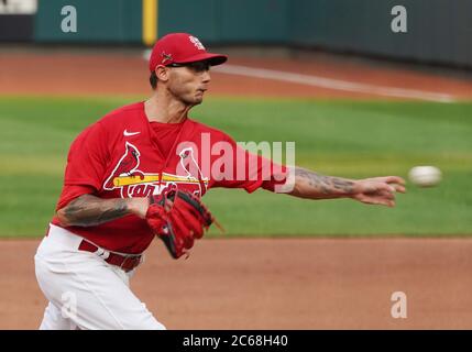 St. Louis, États-Unis. 07e juillet 2020. Le pichet des Cardinals de St. Louis Brett Cecil lance la pratique de la batte au camp d'été du stade Busch à St. Louis le mardi 7 juillet 2020. Photo de Bill Greenblatt/UPI crédit: UPI/Alay Live News Banque D'Images