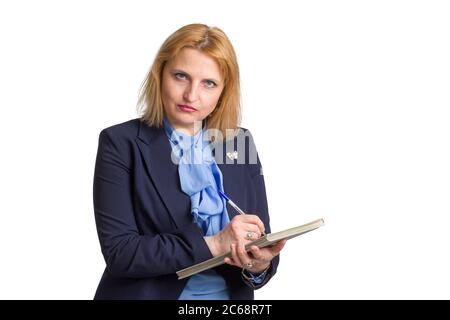 plus taille caucasienne bureau d'affaires femme. isolé en blanc. écrit sur un dossier avec des documents ou un livre de comptabilité Banque D'Images