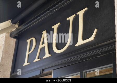 Bordeaux , Aquitaine / France - 07 06 2020 : paul affiche et logo de la boulangerie française Banque D'Images