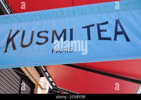 Bordeaux , Aquitaine / France - 07 06 2020 : logo et texte du kusmi Tea paris sur la rue boutique fondée à Saint Petersbourg Banque D'Images