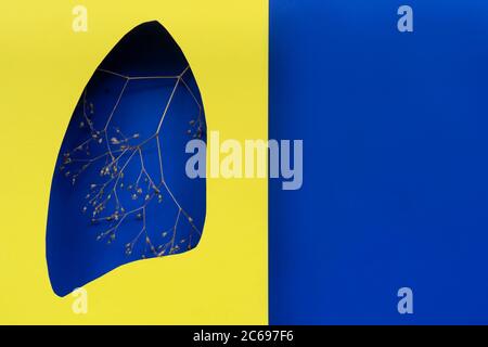 Illustration en papier avec branches sèches, bleu et jaune. Journée mondiale de la tuberculose. Soins de santé, médecine, cancer du poumon, organe donneur interne et arrêt s Banque D'Images