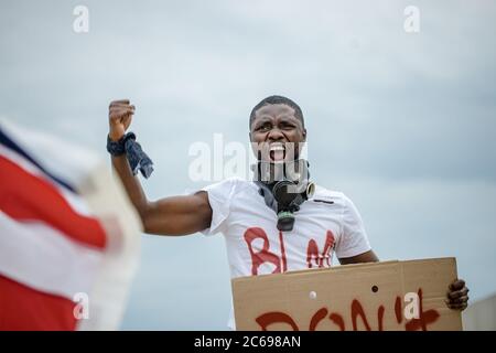 Aux USA, un activiste africanamericain a soutenu les Noirs, s'est rendu aux Etats-Unis, s'est fait une affiche, s'est fait une question de noir, de droit de l'homme Banque D'Images