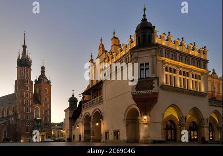 La salle de la toile et la basilique tôt le matin à Cracovie, en Pologne Banque D'Images