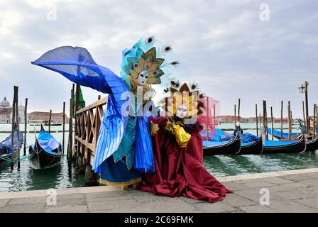 VENISE - 7 MARS : un participant à la place Saint-Marc pendant le Carnaval de Venise le 7 mars 2011. Le carnaval de 2011 a lieu du 26 février au Banque D'Images