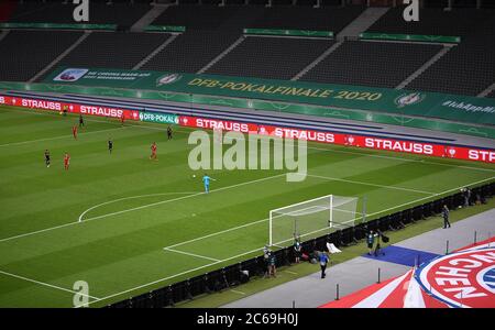 FIro football, football: Coupe finale: Saison 2019/2020, 04.07.2020 DFB-Pokal finale des hommes Bayer Leverkusen - FC Bayern Munich, Muenchen. De gauche à l'intérieur du stade vue, présentation du terrain, panneau publicitaire Engelbert Strauss, Ghost final photo: Matthias Koch / POOL / via firoportphoto pour des buts journalistiques seulement! Uniquement pour usage éditorial ! | utilisation dans le monde entier Banque D'Images