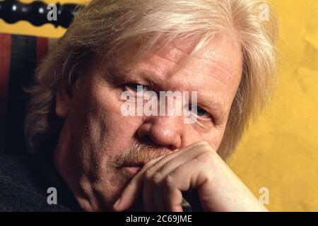 EXCLUSIF, 21 mars 1997, Hambourg, compositeur, musicien et artiste Edgar Froese lors d'une séance photo exclusive à Hambourg. Le pionnier de la musique électronique et fondateur du groupe Tangerine Dream a été disponible pour quelques photos lors d'une conférence de presse. --- Conditions spéciales: Accord de prix nécessaire lors de l'utilisation du titre! --- | utilisation dans le monde entier Banque D'Images