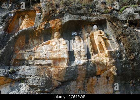 Adamkayalar - littéralement l'homme-rochers est un emplacement dans la province de Mersin, la Turquie célèbre pour les figures sculptées par le rocher. Ces chiffres sont probablement du second Banque D'Images