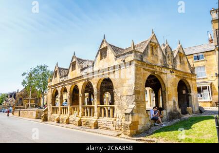 Le 17ème siècle (construit en 1627) Grade I classé Market Hall dans le centre-ville de Chipping Campden, une petite ville de marché dans les Cotswolds de Gloucestershire Banque D'Images