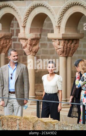 Jaca, Aragon, Espagne. 8 juillet 2020. Le roi Felipe VI d'Espagne, la reine Letizia d'Espagne visite le monastère de San Juan de la Pena le 8 juillet 2020 à Jaca, Espagne crédit: Jack Abuin/ZUMA Wire/Alay Live News Banque D'Images