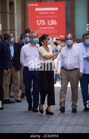 Jaca, Aragon, Espagne. 8 juillet 2020. La reine Letizia d'Espagne visite la vieille ville et la cathédrale San Pedro de Jaca le 8 juillet 2020 à Jaca, Espagne crédit: Jack Abuin/ZUMA Wire/Alay Live News Banque D'Images