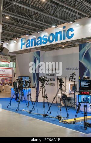 KIEV, UKRAINE - 21 MAI 2015 : stand de caméras vidéo professionnelles Panasonic sur le salon international de la télévision et de la radio à ACCO International EC. C'est le principal A. Banque D'Images