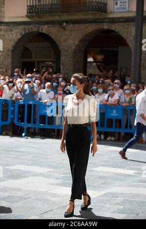 Jaca, Aragon, Espagne. 8 juillet 2020. La reine Letizia d'Espagne visite la vieille ville et la cathédrale San Pedro de Jaca le 8 juillet 2020 à Jaca, Espagne crédit: Jack Abuin/ZUMA Wire/Alay Live News Banque D'Images