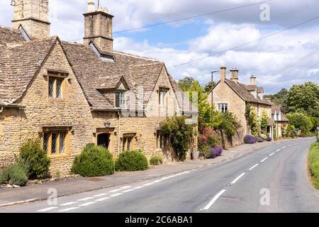 Vieilles maisons de pierre dans le village de Cotswold de Lower Swell, Gloucestershire Royaume-Uni Banque D'Images