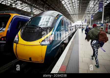 FirstGroup Trenitalia Avanti franchise ferroviaire de la côte Ouest WCML Côte Ouest ligne principale Alstom train Pendolino de 390 Londres à Manchester à MCR pic Banque D'Images